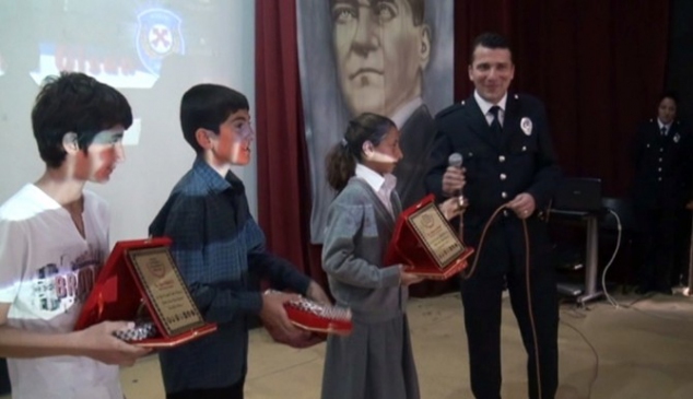 Şanlıurfa'da Trafik Haftası İçin Düzenlenen Törende Resim ve Şiir Yarışması Yapıldı