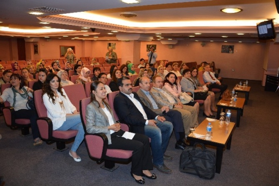AK Parti İzmir Kadın Kolları, Kadın Hakları Üzerine Eğitim Toplantısı Düzenledi