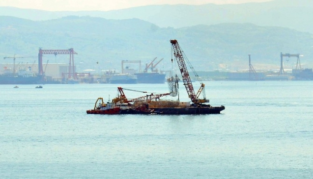 Körfez'de Halatın Kopması Sonrası Söküm İşlemi Gerçekleştirildi