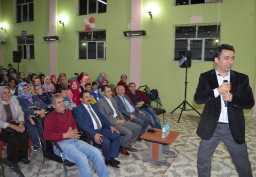 Selendi'de Öğrenci ve Velilere Yönelik Motivasyon Semineri Düzenlendi