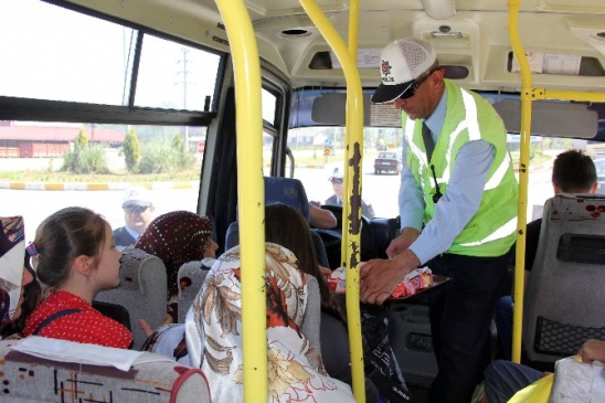 Bartın Merkez'de Trafik Haftası Kapsamında Sürücülere Lokum İkramı Yapıldı