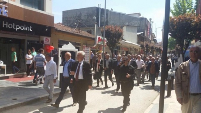 Düzce'de CHP Seçim Bürolarının Açılışı Engin Özkoç'un Katılımıyla Gerçekleşti