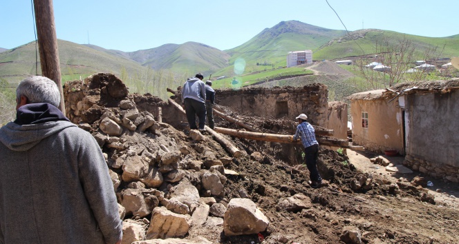 Hakkari Yüksekova'da Duman Ailesine Hayırsever İş Adamından Ev Desteği