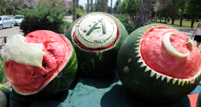 Akdeniz Üniversitesi'nde Karpuzlarla Yapılan Sanat Etkinliği Büyük İlgi Gördü