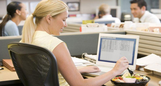 Uzman Diyetisyen Nilay Keçeci, Ofiste Sağlıklı Beslenme Hakkında Önerilerde Bulundu