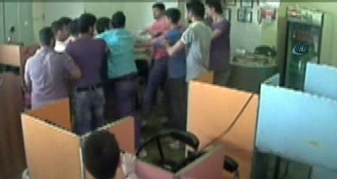 İzmir Konak'ta Suriyeli Gençlerin İnternet Kafeyi Bastığı İddia Edildi