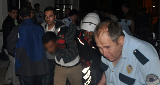 Çanakkale'de Karşıt Görüşlü Gruplar Arasında Kavga: 3 Yaralı, 9 Gözaltı