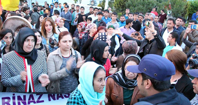 Siirt'te İzin Almadan Yürüyüş Yapmak İsteyen Gruba Polis Müdahale Etti