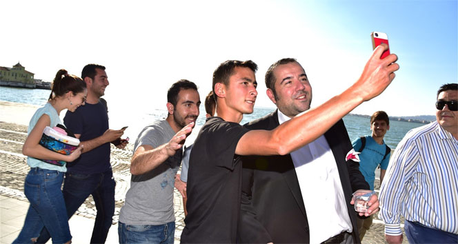 İzmir'de Gösterime Giren Niyazi Gül Dört Nala Filmi Galasında Ünlü İsimler Yer Aldı