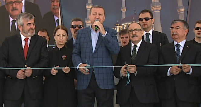 Kırıkkale'de Cumhurbaşkanı Erdoğan, Merkez Nur Camii ve Külliyesi'nin açılışını gerçekleştirdi.