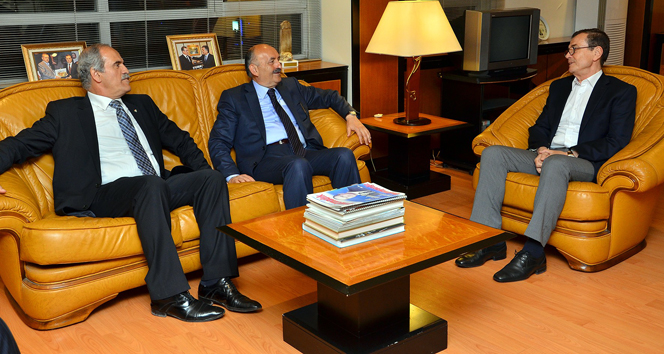 Bursa'da Sağlık Bakanı Müezzinoğlu, Gençoğlu'nu Ziyaret Etti