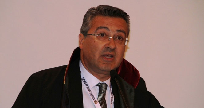 Ankara'da Barolar Birliği Başkanı Metin Feyzioğlu'na Eleştiri Gelişti