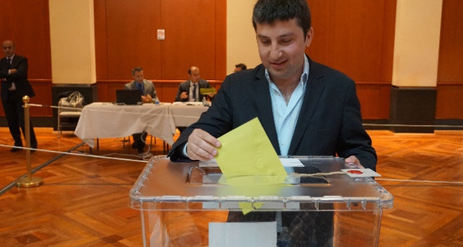 ABD'de Türk Seçmenler, 90 Bin Kişi Oy Kullanıyor