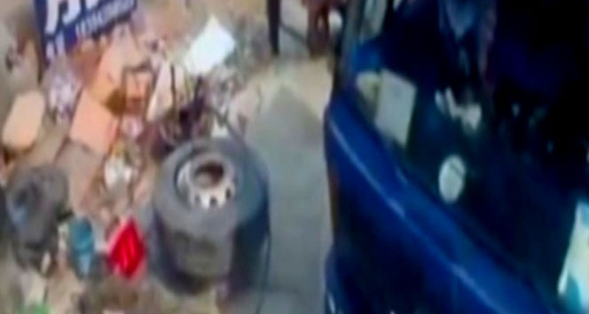 Çin'de Tekerlek Patlaması Sonucu Kadın Yaralandı