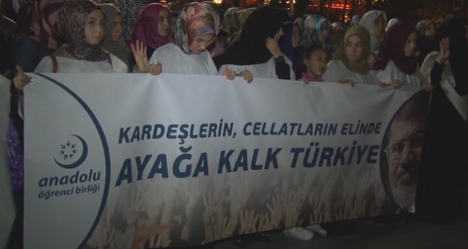 İstanbul Fatih'te Mursi'nin İdam Kararına Karşı Protesto Düzenlendi
