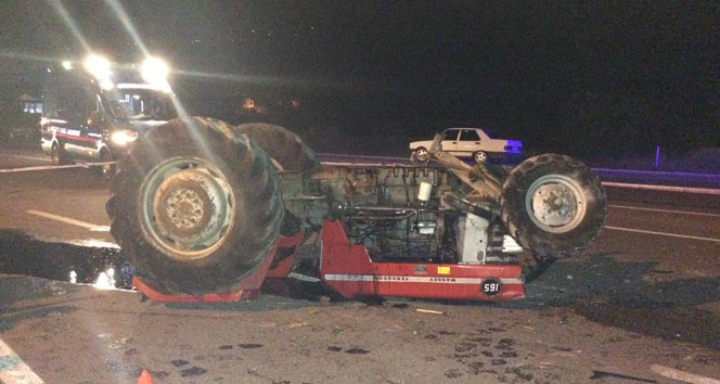 Sakarya Akyazı'da Ters Yöne Giren Traktör, Otomobille Çarpıştı: 3 Ölü, 2 Yaralı