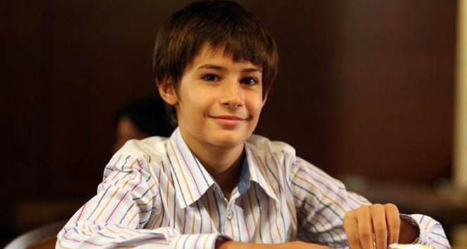 Bülent Karakterini Canlandıran Batuhan Karacakaya 18 Yaşına Girdi