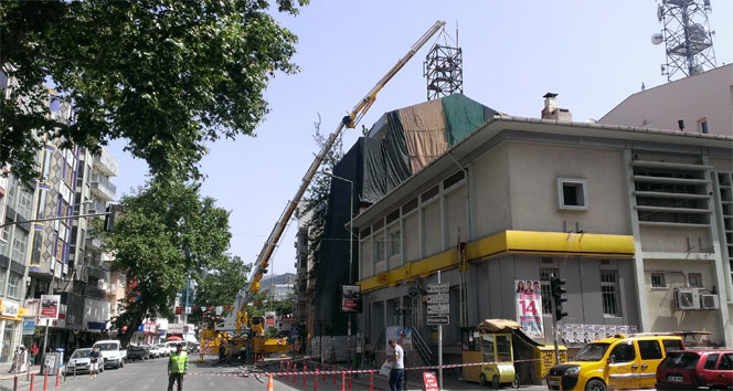 Balıkesir Edremit'te Dev Anten Kulesi Söküm İşlemi Gerçekleşti
