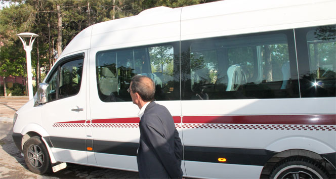 Elazığ'da Fırtına Nedeniyle Devrilen Ağaç, 13 Yolcuyu Kurtardı, 4 Yaralı