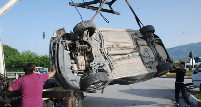 Tokat Merkez'de Otomobil ile Kamyonetin Çarpışması Sonucu 2 Kişi Yaralandı