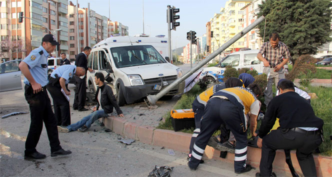 Kastamonu Santrapark Kavşağı'nda Meydana Gelen Trafik Kazasında 4 Kişi Yaralandı