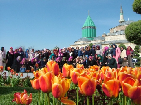 Erdemli'deki Hafızlık Kursu Öğrencilerine Konya'da Kültürel Gezi Düzenlendi