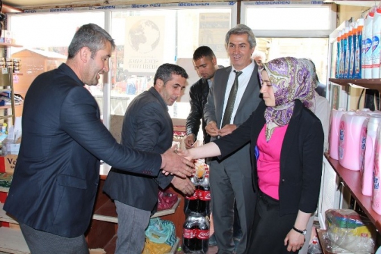 HDP Van Milletvekili Adayı Lezgin Botan, Çatak İlçesinde Esnaflarla Buluştu