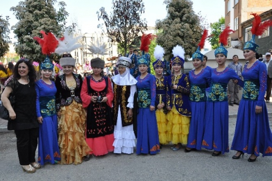 Balıkesir Altıeylül'de 11. Uluslararası Yörük Türkmen Şöleni Korteji Düzenlendi