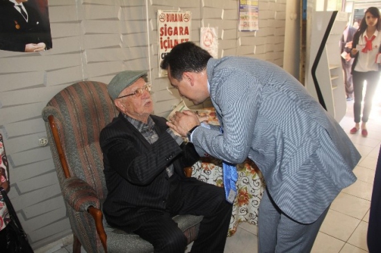 Manisa Akhisar'da Emeklilere Yönelik Destek Projelerini Açıkladı