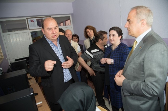 Sakarya Adapazarı'nda Kız Meslek Lisesi Ziyaretine SATSO Yönetimi Katıldı