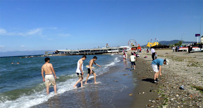 Bursa'da Hava Sıcaklıklarının 30 Dereceyi Bulmasıyla Deniz Sezonu Açıldı