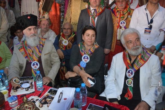 Balıkesir'de Yörük Türkmen Şöleni Kapsamında Diriliş Ertuğrul Oyuncuları Hayranlarıyla Bir Araya Geldi