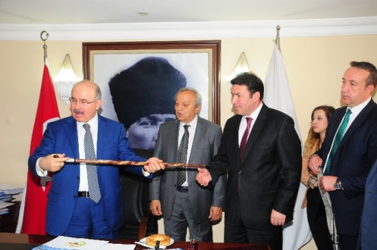 Hüseyin Çelik, Zonguldak'ın Devrek, Gökçebey ve Çaycuma ilçelerini ziyaret etti.