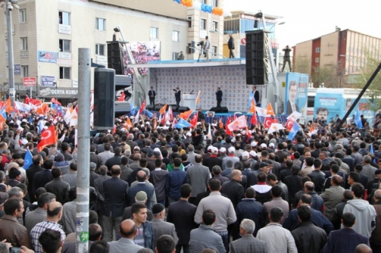 Ağrı'da Başbakan Ahmet Davutoğlu'nun Mitinginde Önemli Mesajlar Verildi