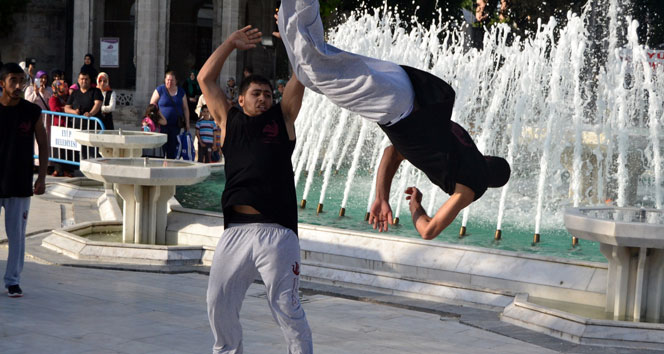Eyüp'te Filistinli Gençlerin Dans Gösterisinde Bir Kaza Meydana Geldi