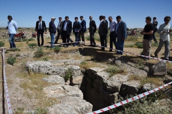 Şanlıurfa Harran'da Devam Eden Kazı Çalışmalarını Vali İzzettin Küçük İnceledi