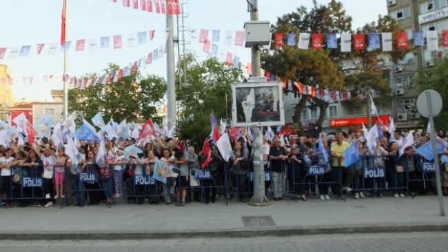 Kemal Kılıçdaroğlu, Burhaniye'de CHP'ye oy verilmesi çağrısı yaptı