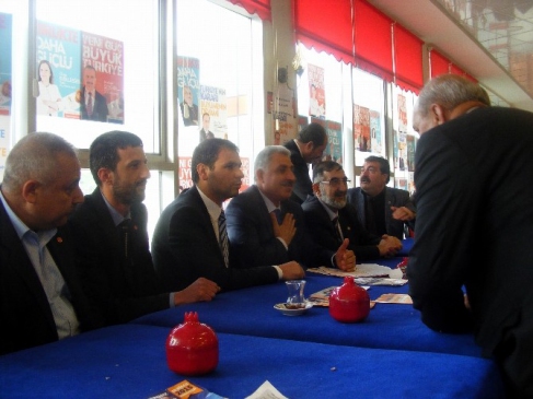 Van'da Saadet Partisi ve BBP Heyeti AK Parti Seçim Bürosunu Ziyaret Etti