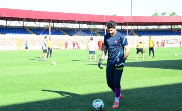 Mersin İdmanyurdu'nun Genç Kalecisi Muammer Zülfikar Yıldırım, Başarılarını ve Hedeflerini Paylaştı