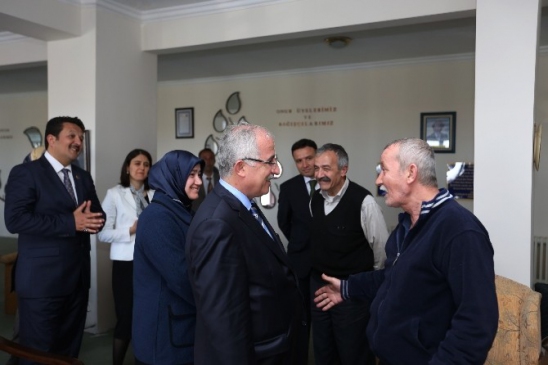 Eskişehir'de Vali Tuna Huzurevi Sakinlerini Ziyaret Etti