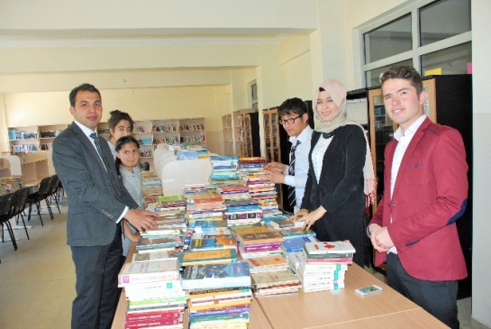 Elbistan'daki Öğrenciler İhtiyaç Sahibi Okullara 7 Bin 500 Kitap Topladı