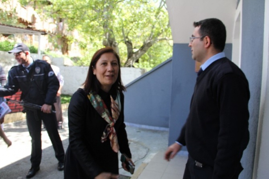 Çorum Oğuzlar'da Kadın Vekil Adayı Polislere Teşekkür Ziyareti Gerçekleştirdi