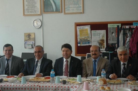 Bartın Merkez'de Gazi Ortaokulu Aile Birliği ile Kahvaltı Yapıldı