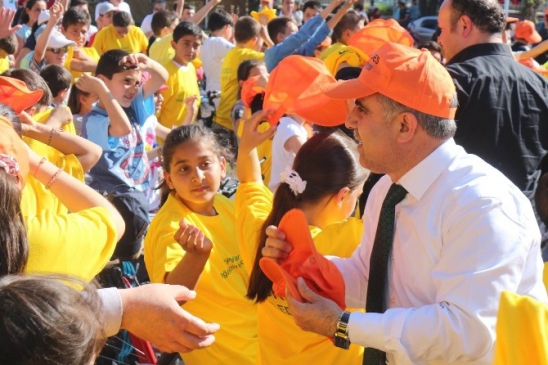 Gördes'te Sağlıklı Yaşam Amaçlı Etkinlikte 350 Öğrenci Bisiklet Sürdü