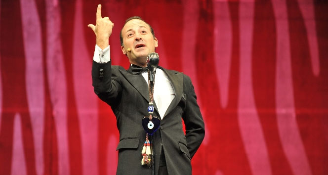 Tolga Çevik, Yılmaz Erdoğan'ın Filminden Çıkarıldı