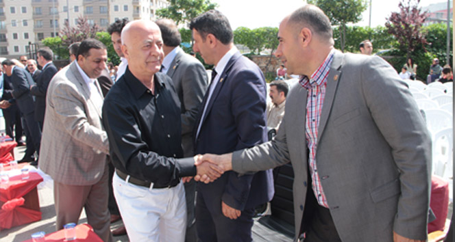 Sultanbeyli'de Gençlerin Şiir ve Gösterileri Milletvekili Adaylarını Büyüledi