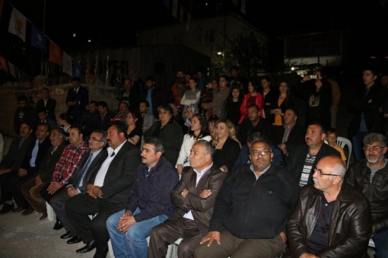 Kayseri Germir Mahallesi'nde AK Parti Adayı Mehmet Özhaseki, projelerin takipçisi olacaklarını belirtti.