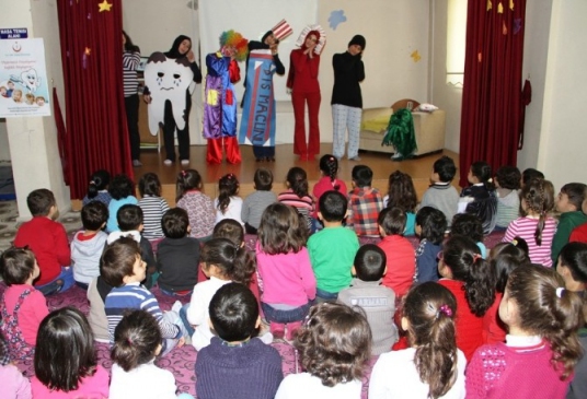 Van İpekyolu ve Tuşba'da Anaokulu Öğrencilerine Florürlü Vernik Uygulaması Başlatıldı