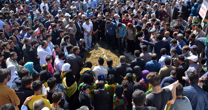 Hakkari Yüksekova'da IŞİD Saldırısında Ölen YPG'li Mazlum Altekin Toprağa Verildi