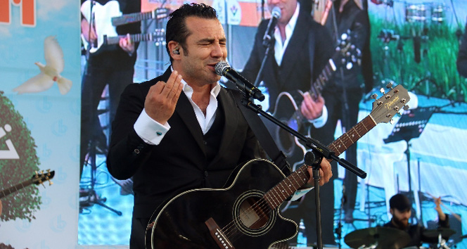 Bağcılar'da Düzenlenen 18. Geleneksel Çevre Etkinlikleri Kapsamında Ferhat Göçer Konseri Gerçekleşti